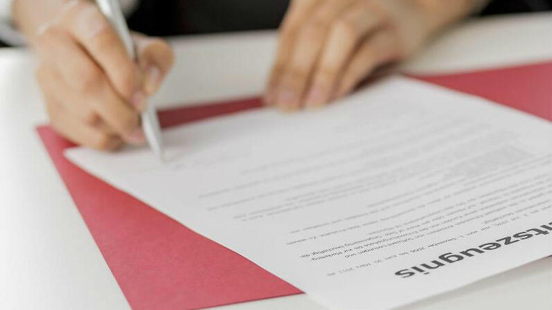 Die Unterschrift im Arbeitszeugnis muss korrekt sein