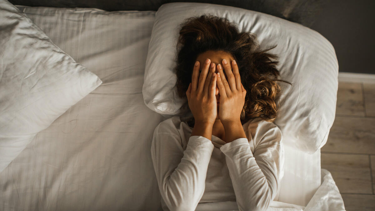 Frau liegt im Bett © Oleg Breslavtsev / Getty Images / Not known