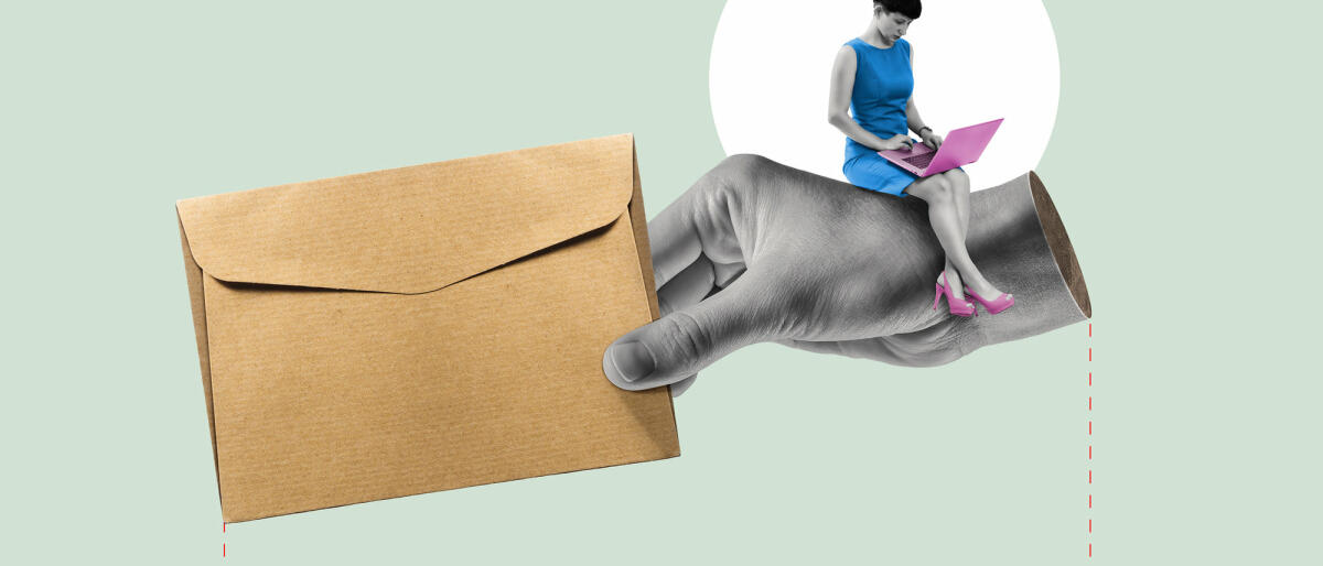 Eine Frau schickt einen Geschäftsbrief. Kunstcollage © SvetaZi / Getty Images