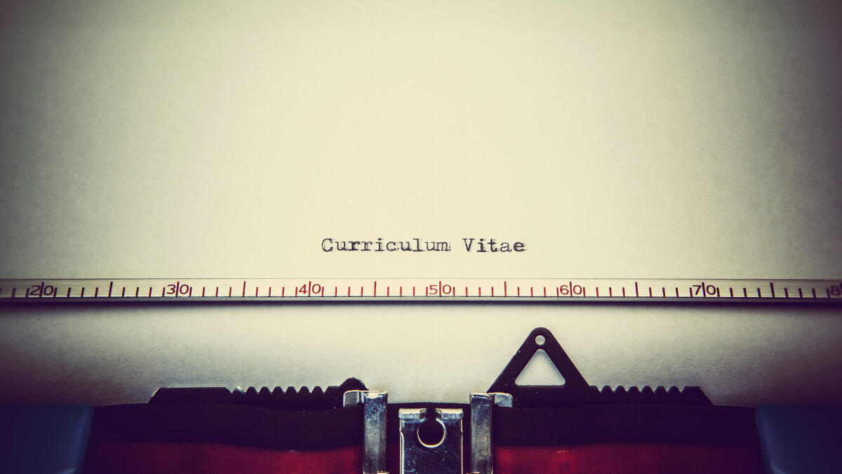 Schreibmaschine Tipps Schriftzug "Curriculum Vitae" © SEAN GLADWELL / Getty Images